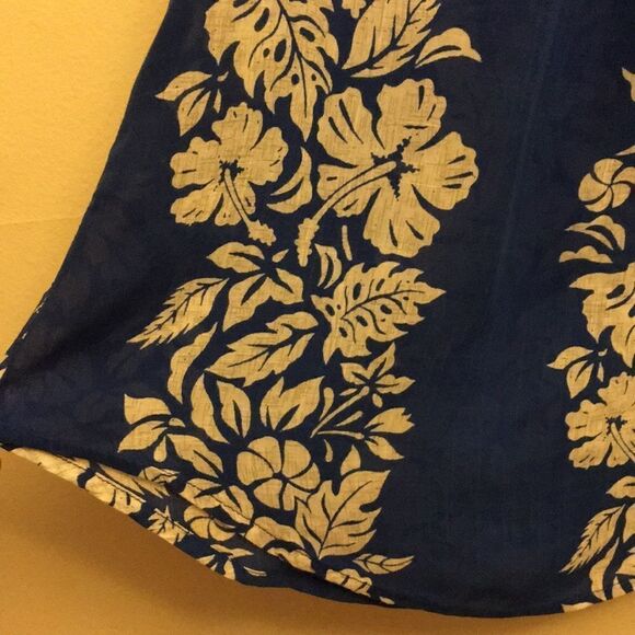 3/$20 Hollister Sleeveless Lightweight Button Down Small - Picture 8 of 8